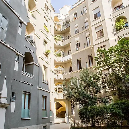 Moscova Central Flats *