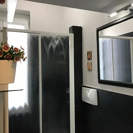 Kibilu - Via Confalonieri - Stazione Garibaldi - Zona Isola Milan