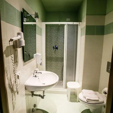 Av Hotel 2*