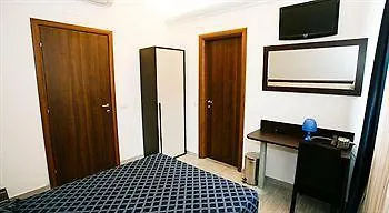 Av 2* Milão