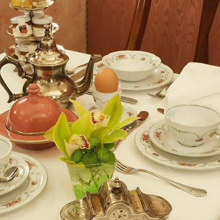 מלון Petit Palais De Charme 4*