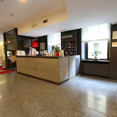 Club Hotel 3*