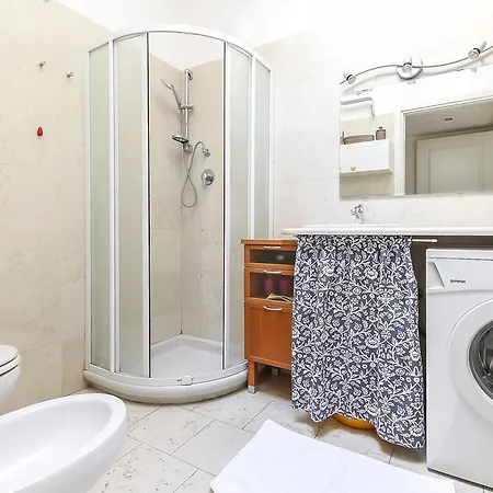 Alessia's Flat- Lorenteggio Апартаменты
