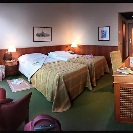 Cavour 4*