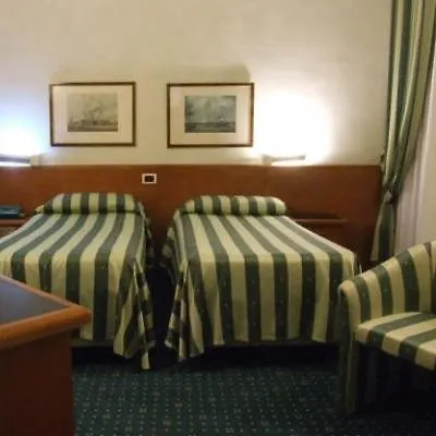 Flora Hotel 3*