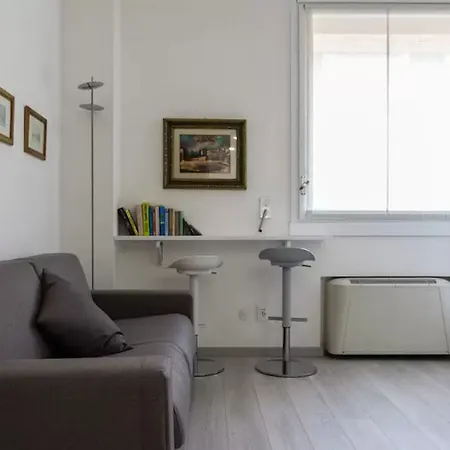 Queen Of Brera - San Marco 1 * Milão