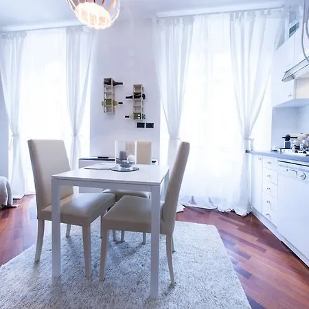 Hemeras Boutique Homes - Design In Center Apartment