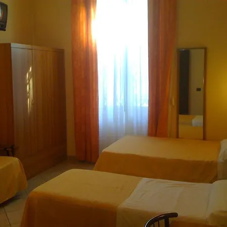 Hotel Sara 2*
