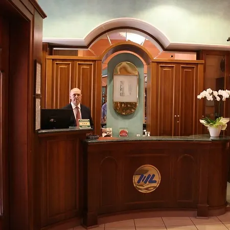 Lancaster ホテル 3*