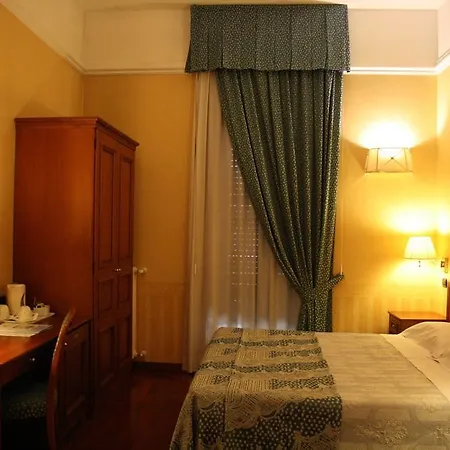 Lancaster Hotel 3*