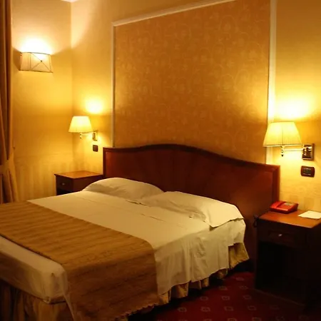 Lancaster Hotel 3*