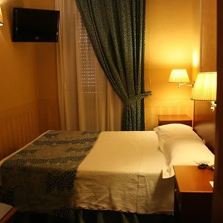 Lancaster Hotel