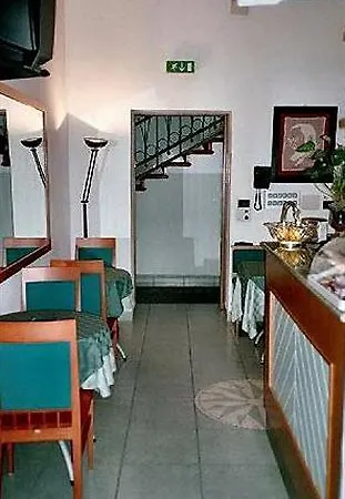 Paola Hotel *