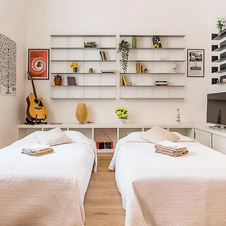 Alessia'S Flat- Marche M5 * Milão