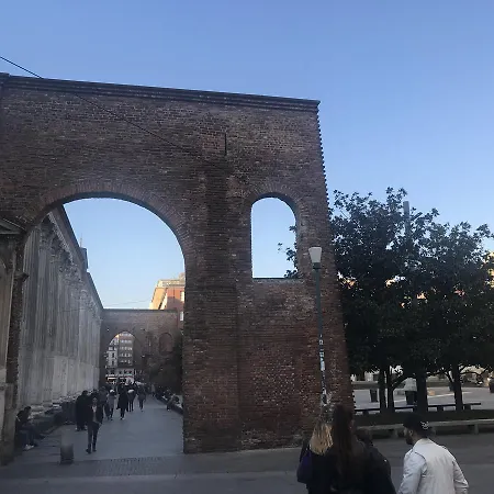 De Amicis Near Duomo * Milan