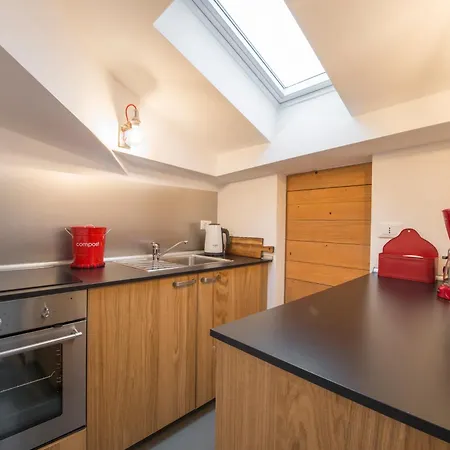 Quite And Lovely Attic - Paolo Sarpi 8 - Location Apartment