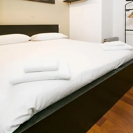 Cadorna Center Studio-by Flatscollection Apartment