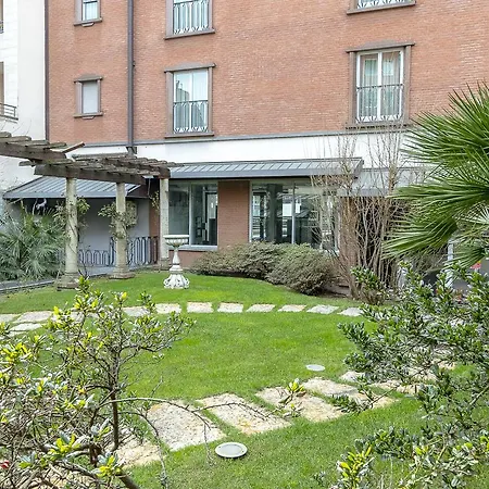 Sunflower 4* Milán