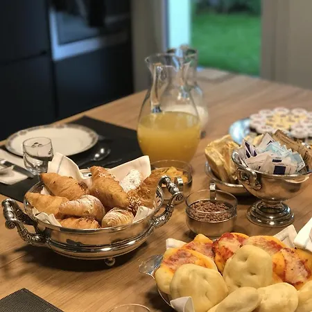 Conti Oda ve Kahvaltı 4*