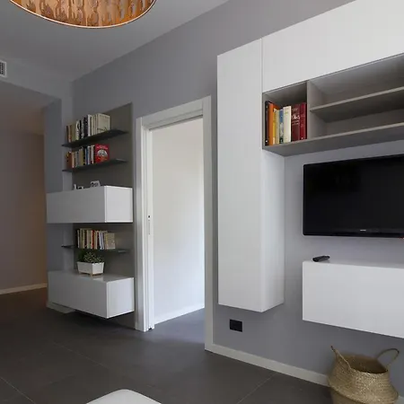 Apartment Italianway-magenta 32 Trilocale