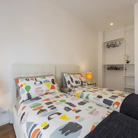 Mila Via Savona Apartament *