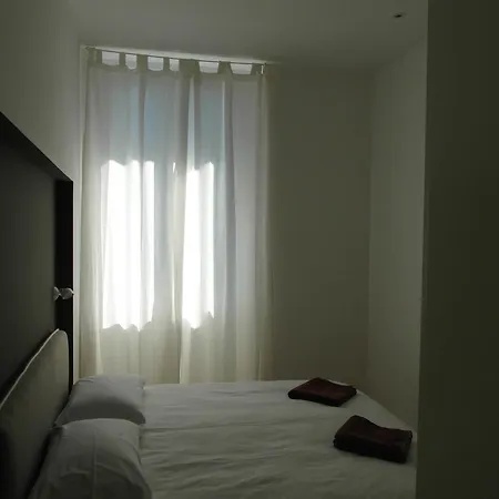 Apartamento Design In Casa Epoca Isola Garibaldi