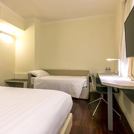 43 Station Hotel