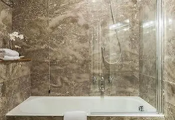 Royal Suites Hotel *