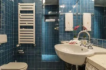 Hotel Royal Suites *