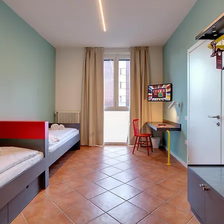Meininger Garibaldi Hostel *