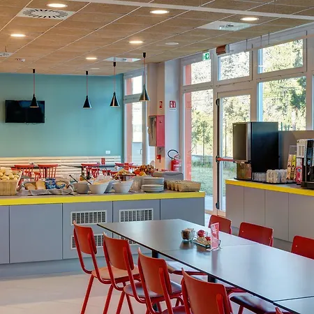 Hostel Meininger Garibaldi *