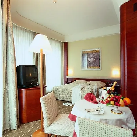 Una Cusani Hotel 4*