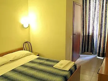 Отель Leonardo Da Vinci *