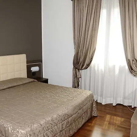 Palmanova Szálloda Milánó