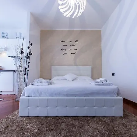 Hemeras Boutique Homes - Design In Center * Milan