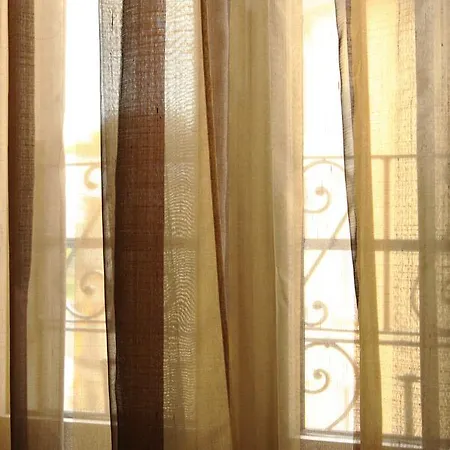 לינה וארוחת בוקר Bronzino House 3*