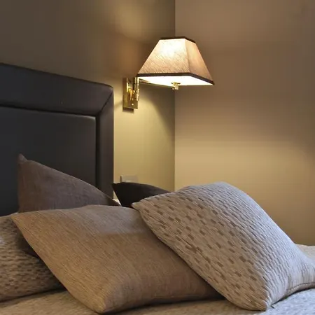 לינה וארוחת בוקר Bronzino House 3*