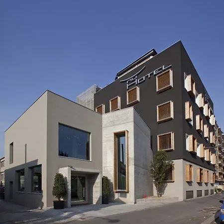 Ξενοδοχείο Nu 4*