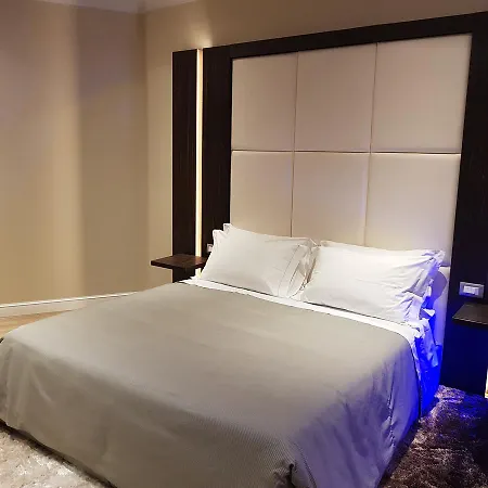 Chicco Montenapoleone Suites Vendégház *