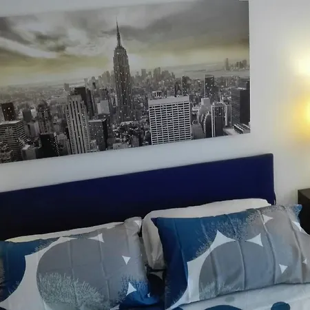 In Milano, Close To Undergrond M3 Apartment