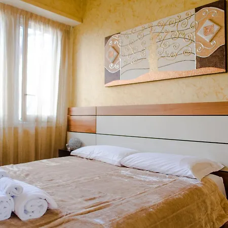 Апартаменты Porta Romana Elegant Flat *
