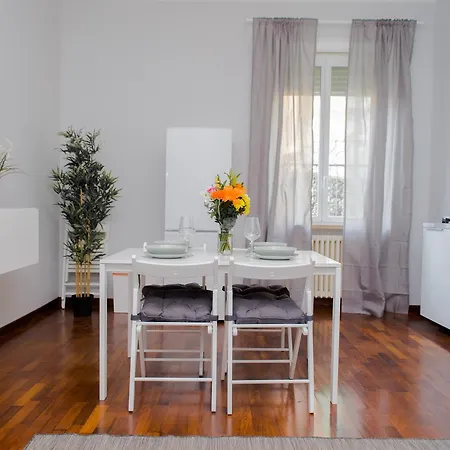 Modern And Stylish Porta Romana Apartament Mediolan