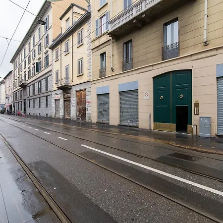 Lägenhet Porta Venezia Stylish Mansarda