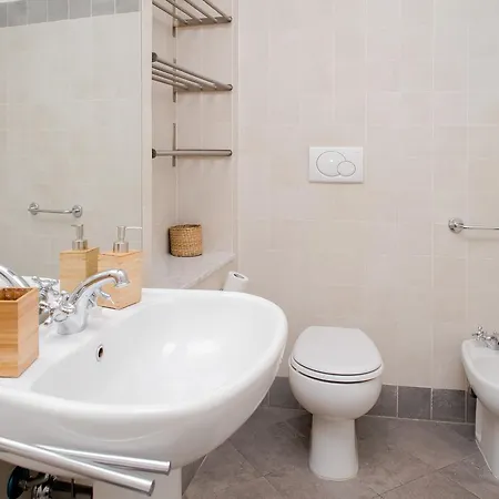 Cordusio Roomy Apartment