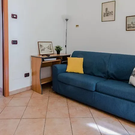 Hintown Spanish Walls Apartment