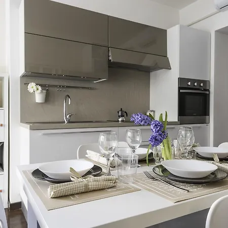 Apartment Piazza Duomo - Rentclass Lucilla Milan