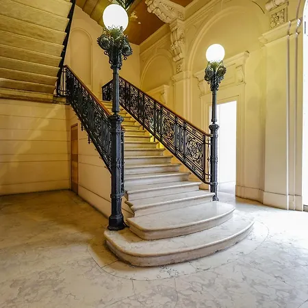 White House * Milan