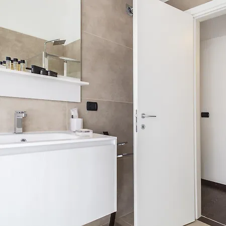 Hemeras Boutique Homes - Design In Center Apartment