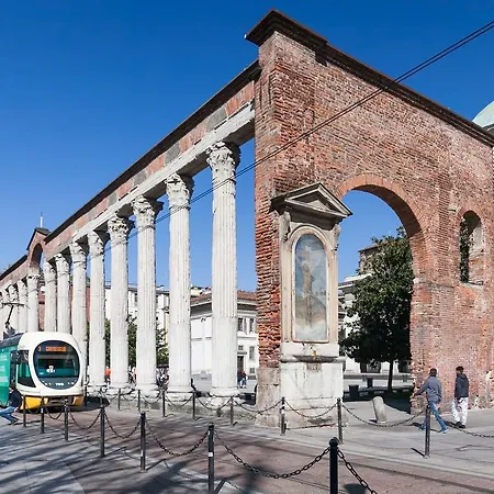 Duomo Views, Light, Jungle-inspired With Terrace * Milano