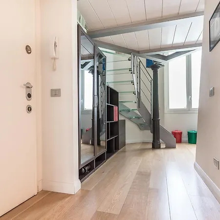 Alessia's Flat- Porta Romana M3 Apartamento *